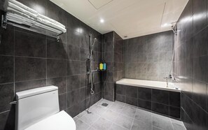 Deluxe Double Room | Bathroom - Siwol Hotel (Seongnam)