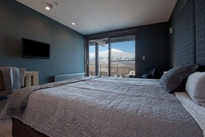 Basic Villa, Mountain View | In-room safe, iron/ironing board, free WiFi