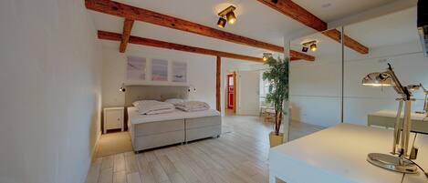 6 bedrooms, individually furnished