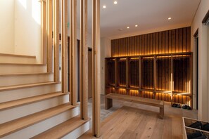 İç mekân girişi