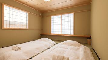 Chalet, Balcony, Mountain View | Iron/ironing board, free WiFi