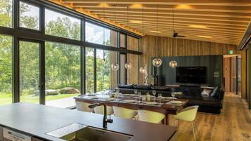 Deluxe Villa, Mountain View | Interior