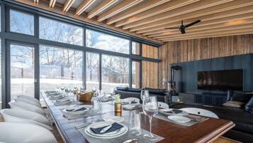 Deluxe Villa, Mountain View | Dining