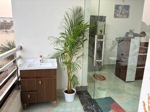 Property grounds - Ganga Royal Guest House (Mathura)