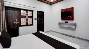 Deluxe Room | Rollaway beds, free WiFi, bed sheets - Ganga Royal Guest House (Mathura)