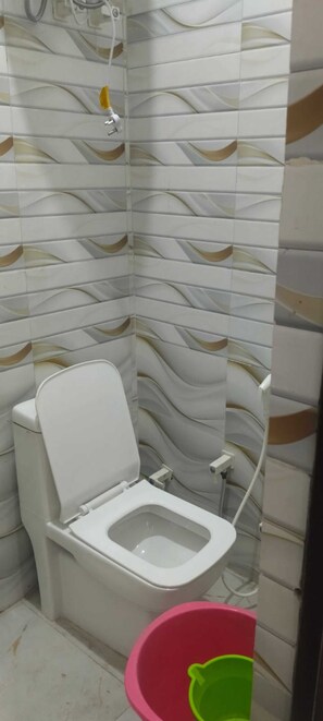 Deluxe Room | Bathroom - Ganga Royal Guest House (Mathura)