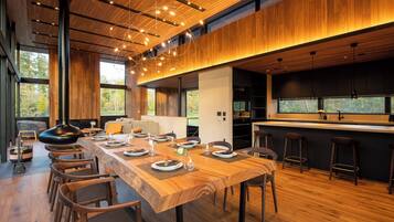 Luxury Villa, Balcony, Mountain View | Dining