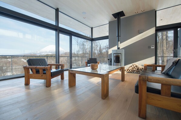 Chalet, balcón, vista a la montaña | Interior