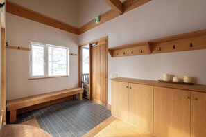 Interior entrance - Yukimine (Kutchan)