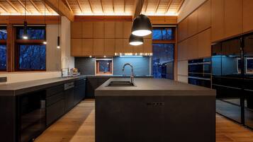 Luxury Chalet, Balcony, Lake View | Private kitchen