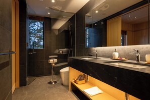 Luxury-Chalet, Balkon, Seeblick | Badezimmer