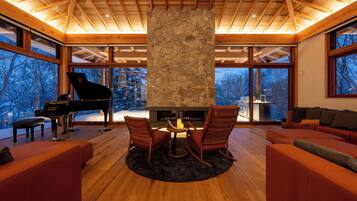 Luxury Chalet, Balcony, Lake View | Interior