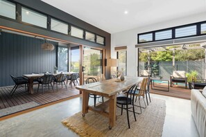Dining - 16 Barton St Port Elliot (Port Elliot)