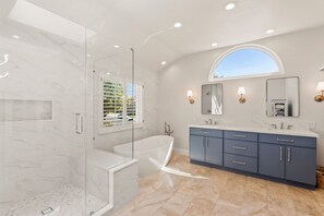 Bathroom - Bright and Airy Home Close to Del Mar and Rancho Santa Fe (San Diego)