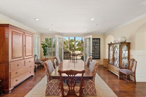 Dining - Bright and Airy Home Close to Del Mar and Rancho Santa Fe (San Diego)