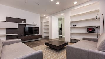 Deluxe Apartment, 2 Bedrooms, Mountain View | Living area