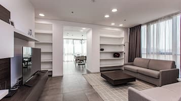 Deluxe Apartment, 2 Bedrooms, Mountain View | Living area