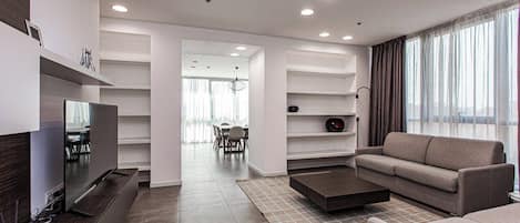 Deluxe Apartment, 2 Bedrooms, Mountain View | Living area