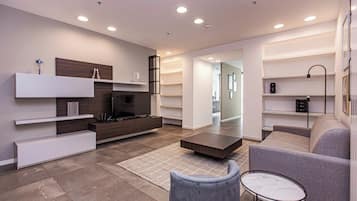 Deluxe Apartment, 2 Bedrooms, Mountain View | Living area