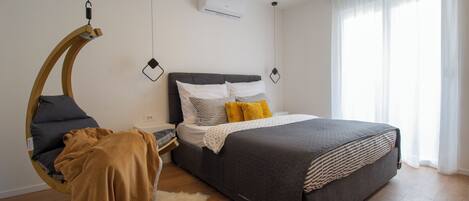 2 bedrooms, desk, iron/ironing board, travel cot