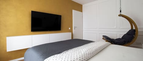2 bedrooms, desk, iron/ironing board, travel cot