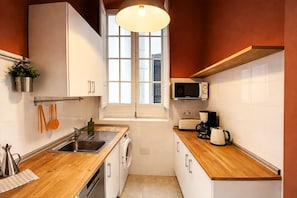 Luxury Apartment, Balcony, City View | Private kitchen - The Loft House Sevilla Residences (Sevilla)