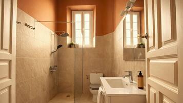 Apartamento Deluxe, balcón, vistas a la ciudad | Baño