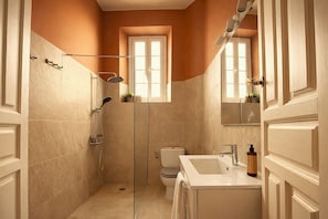 Deluxe Apartment, Balcony, City View | Bathroom - The Loft House Sevilla Residences (Sevilla)
