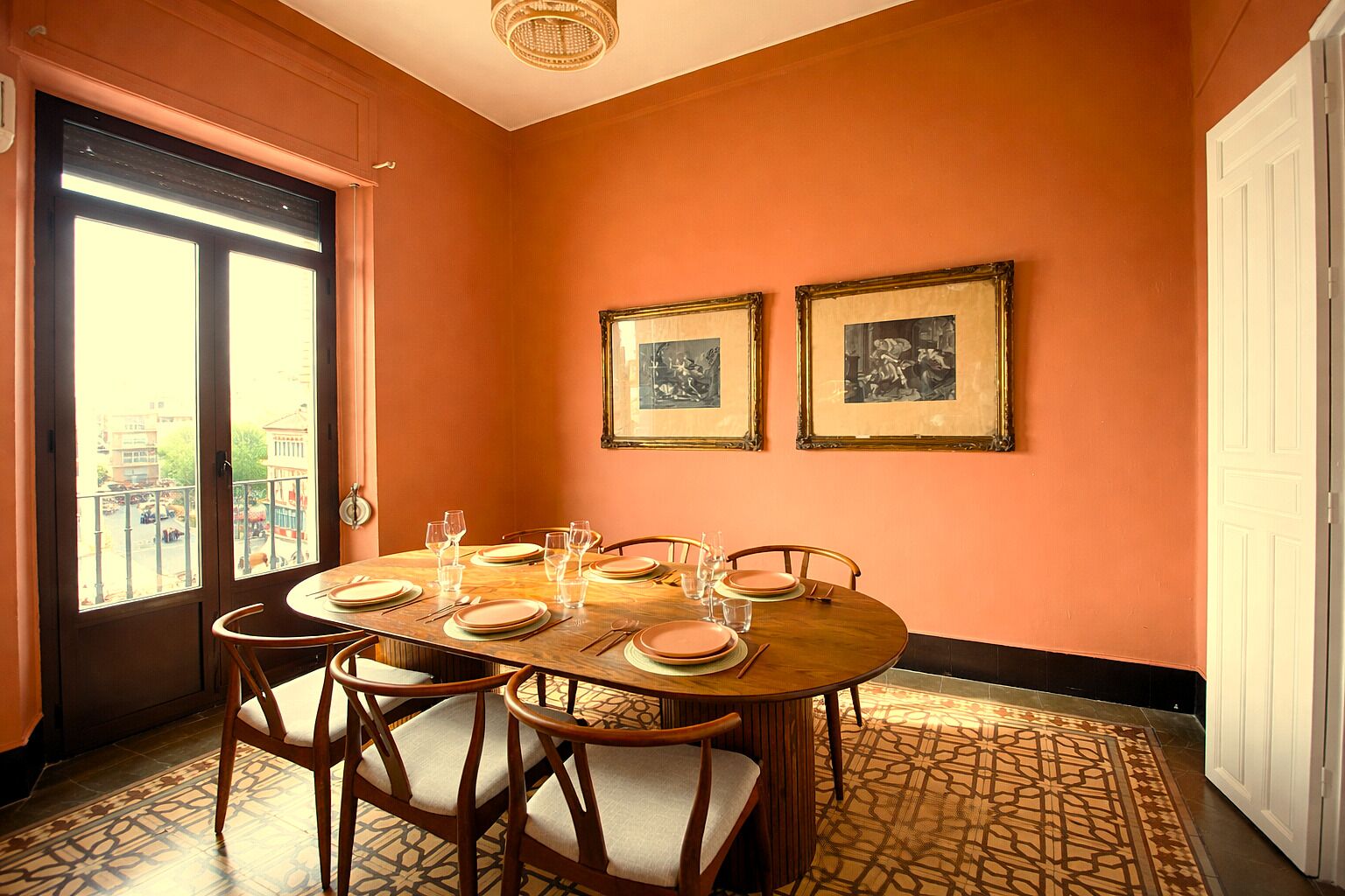 Apartamento Deluxe, balcón, vistas a la ciudad | Restauración