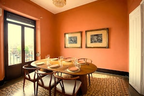 Deluxe Apartment, Balcony, City View | Dining - The Loft House Sevilla Residences (Sevilla)