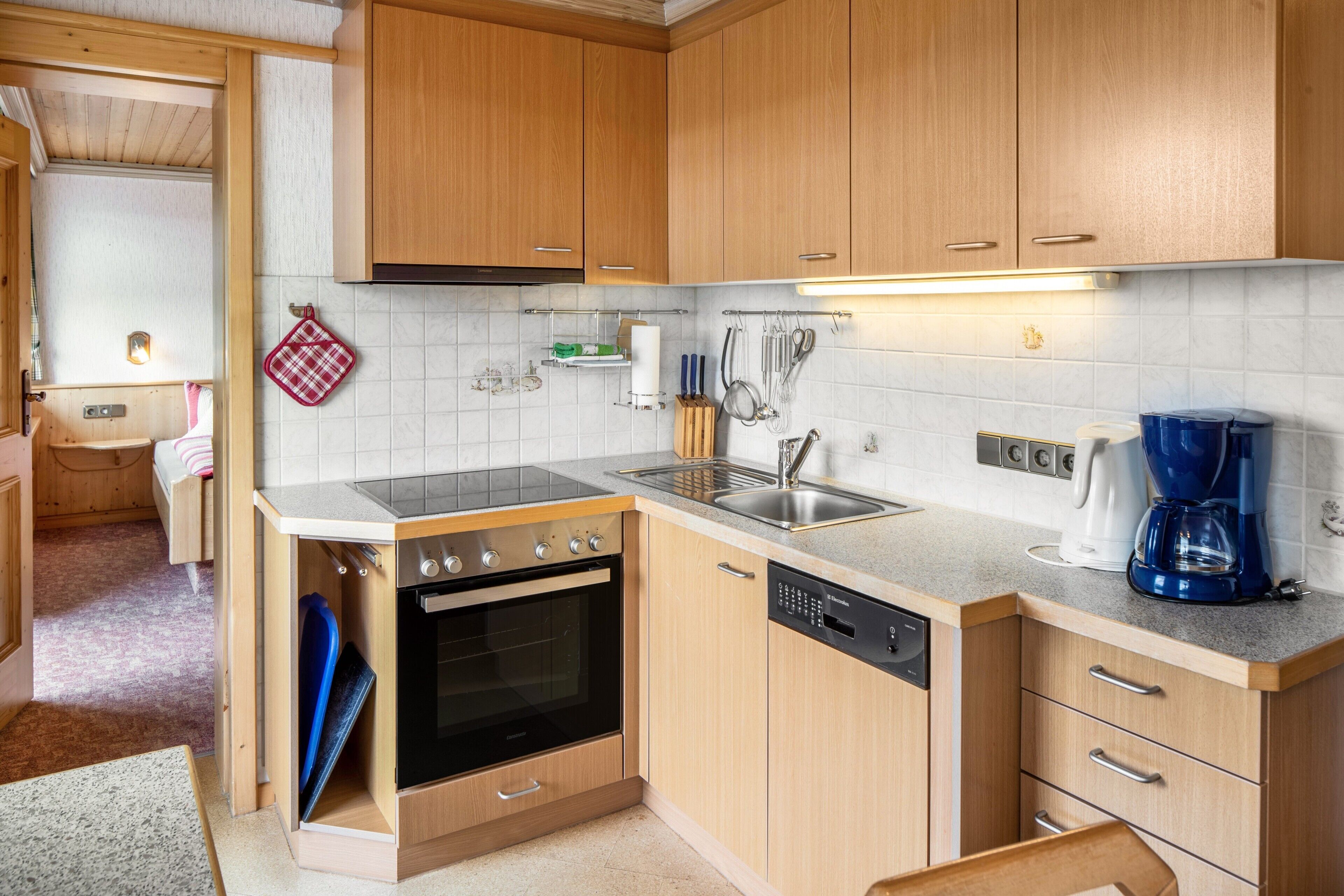 Kühlschrank, Ofen, Herdplatte, Geschirrspüler