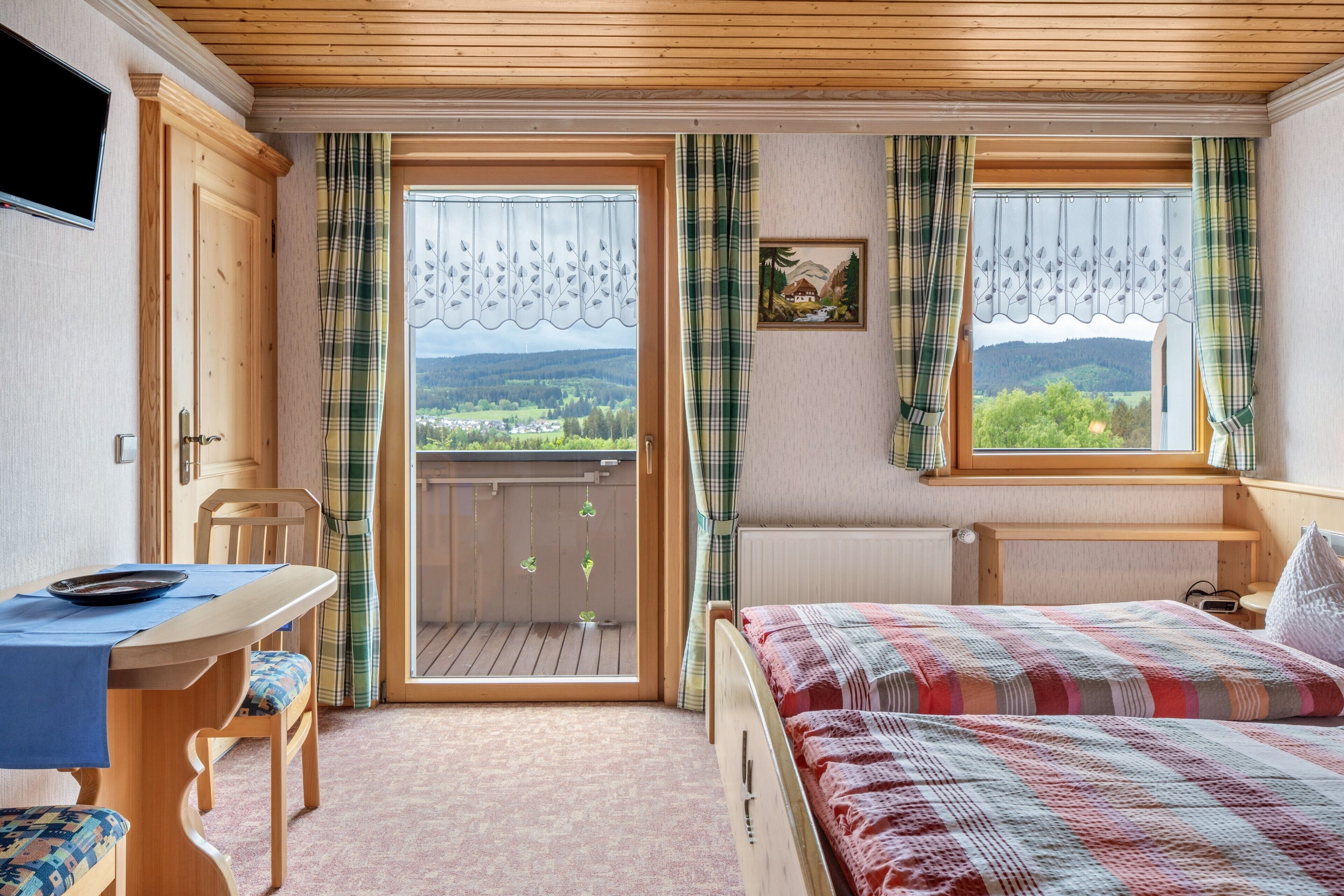 2 slaapkamers, een strijkplank/strijkijzer, wifi, beddengoed