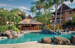 Outdoor pool - IRONMAN 2026 LODGING: 2 BR DELUXE CLUB WYNDHAM KONA HAWAIIAN RESORT (Kailua-Kona)