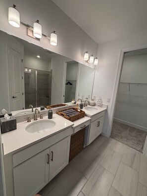 Shower, towels, soap, toilet paper - Resort style living! 2-bedroom town villa with all the amenities! (Naples)