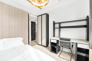 Room - Luxury New Condo+HighRise Building+2BD+2TV+Laundry (Waterloo)