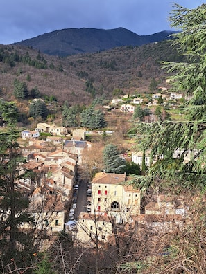 Aerial view - Lovely house with view of the Cevennes and large plot of land (Aulas)