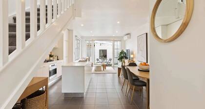 Galatea Residence | Two Minutes to Beach and Town