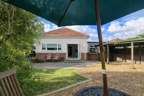 Exterior - 3 Bed Bungalow with Large Garden & BBQ (South Shields)