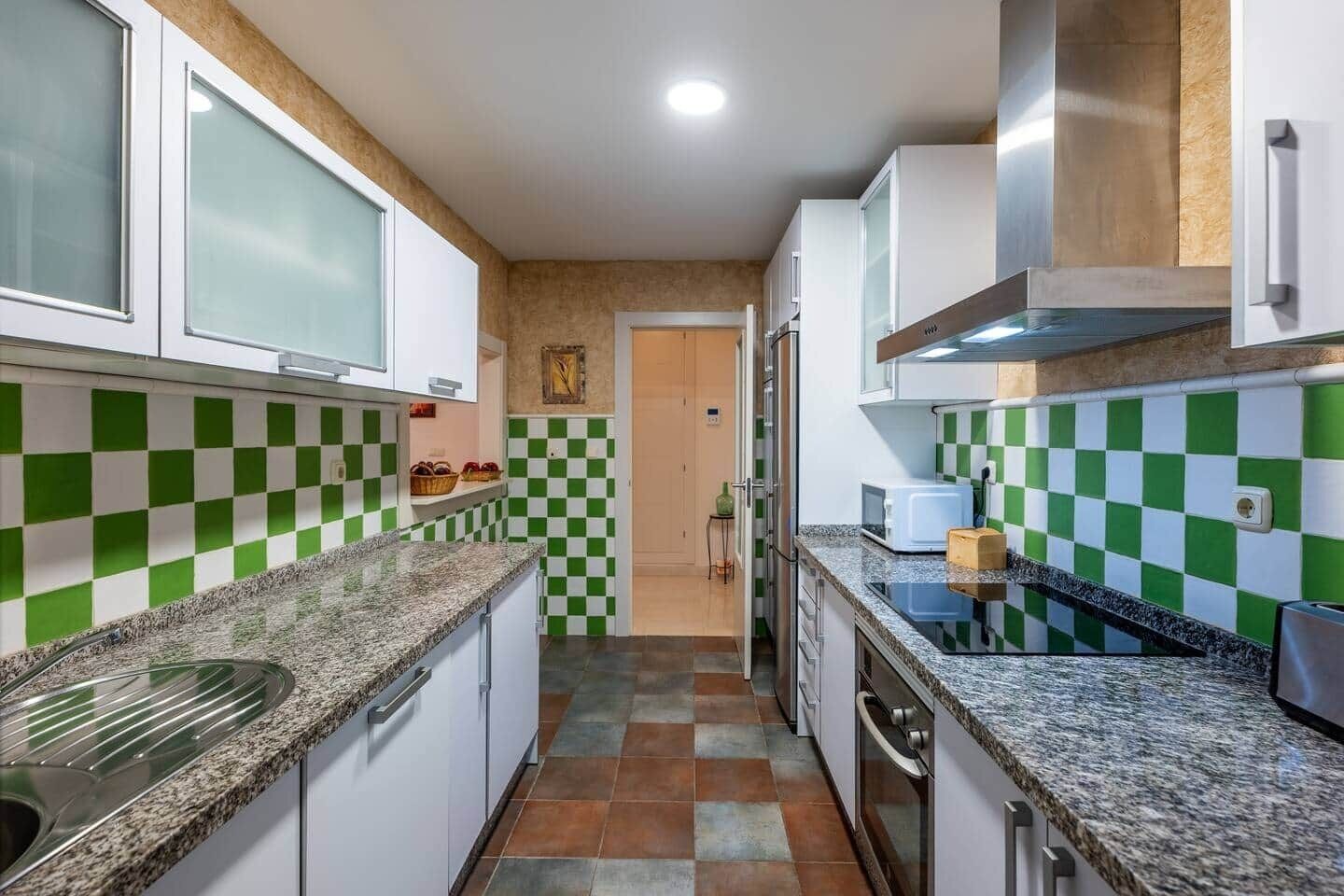 Refrigerador, microondas, horno, placa de cocina