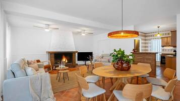 TV, fireplace
