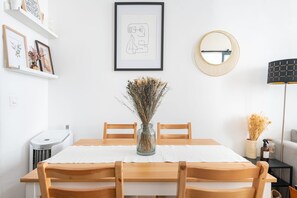 Dining - Bohemian Studio Chic & Bright - Heart of Marseille (Marseille)
