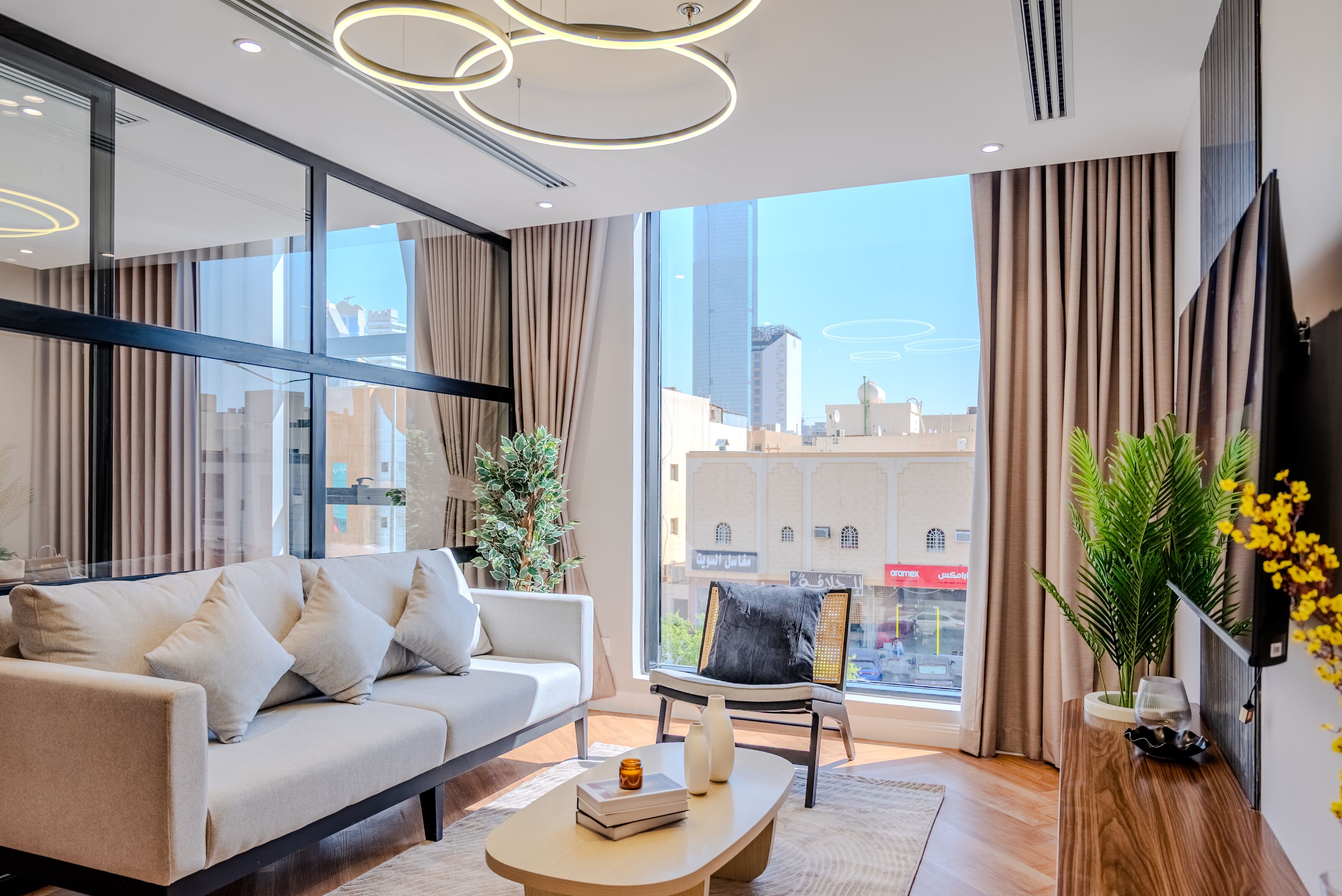 Deluxe Apartment, City View | Living area