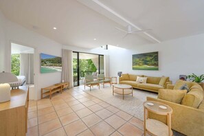TV - Coastal Jewel, Little Cove (Noosa Heads)