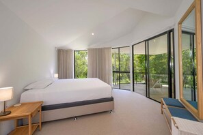3 bedrooms, iron/ironing board, WiFi, bed sheets - Coastal Jewel, Little Cove (Noosa Heads)