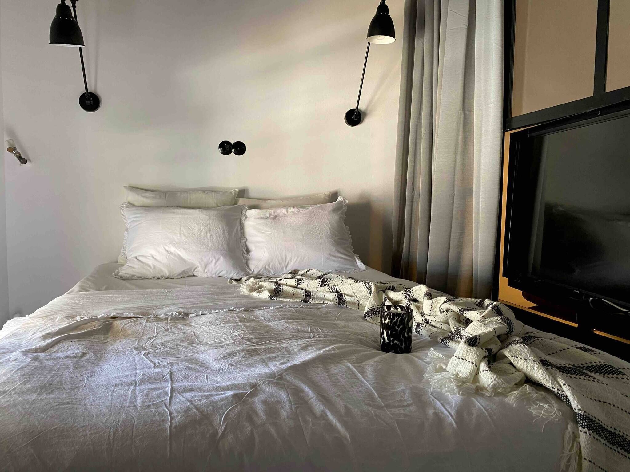 1 bedroom, iron/ironing board, internet, bed sheets