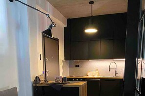 Frigorifero, microonde, forno, piano cottura