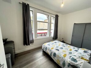 2 bedrooms, iron/ironing board, Internet, bed sheets - Beautiful place to stay (London)