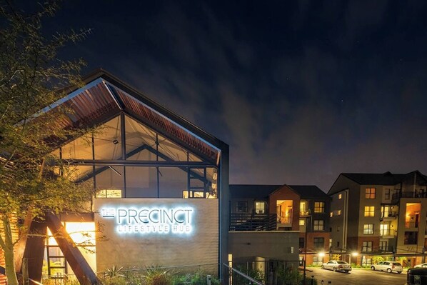 Exterior - Amazing 1BR With River View in Waterfall-Midrand (Midrand)