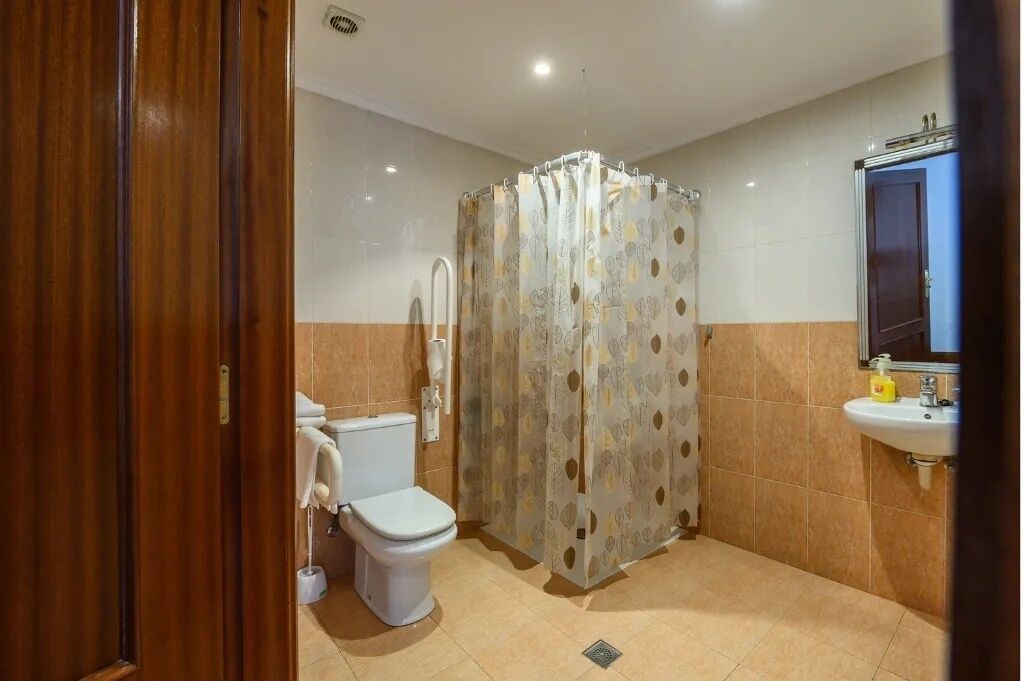 Shower, towels, soap, shampoo