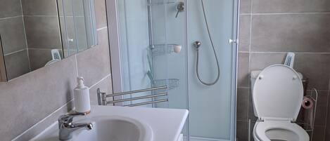 Toallas y papel de baño